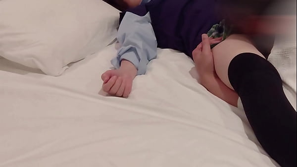 マン汁と精液で音がヤバくて恥ずかしいよ ニーソの女子高生コスプレで中出し おチンポ大好きフェラがやめられない 素人撮影 クンニ 制服