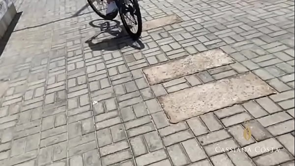 Play MP4 - Depois de um passeio na orla&comma; encontrei minha amiga e damos para desconhecido&period;