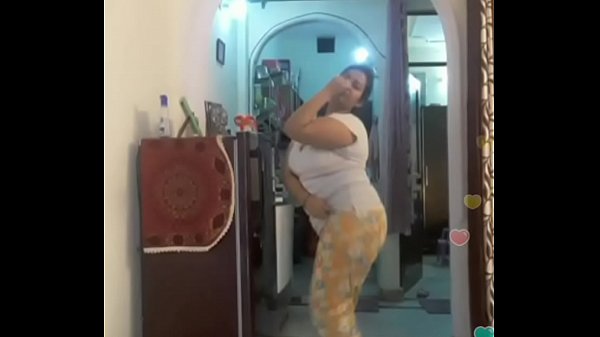 Hot desi indian bhabi shaking her_sexi assboobs on bigo live 2
