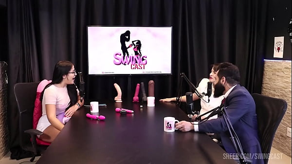 Nonton Ele Enfiou At&eacute; O Bra&ccedil;o Dentro Da Buceta Da Lady Snow Para Deix&aacute;-la Cheia De Tes&atilde;o E Excitada - Swing Cast Tifany Rocha, Lady Snow & Lord Kenobi (watch On: Sheer/red) thumbnail