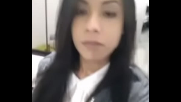 Isabella enjoying the sound of singer Ludmilla in Florianopolis 