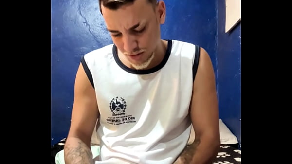 Novinho Chega Da Escola Cheio De Tesao E Joga O Leite Pra Fora thumbnail