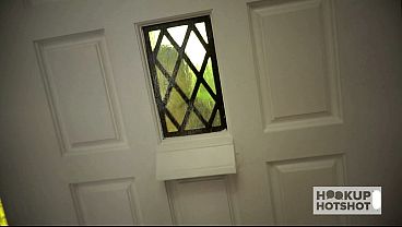 Nonton Bryan Gozzling Pounds Naomi Swann's Big Ass In Hard Doggystyle! thumbnail