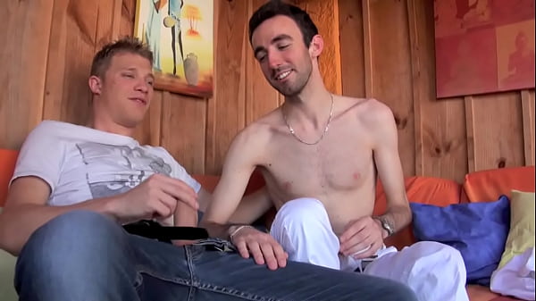 Jeune Mine Tbais&eacute; Pa R La Gosse Queue Du Beau Blond Kameron thumbnail