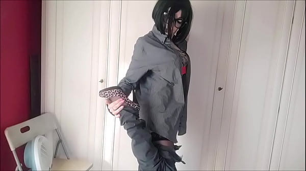 Play MP4 - Chantal striptease with male clothes