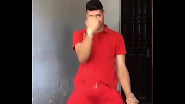 Novinho dan&ccedil;ando Brega Funk 