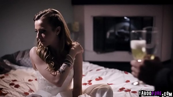 Nonton Its Karlas Wedding Night But Shes Far From Happy Her Husband Chad Alva Enters The Room thumbnail
