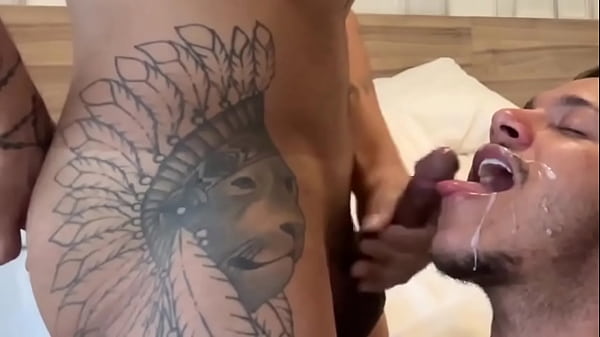 Play MP4 - ERA S&Oacute; UMA VISITA NA CASA DO MEU AMIGO CAIO MAS ACABEI COMENDO ELE NA VARANDA DO APARTAMENTO