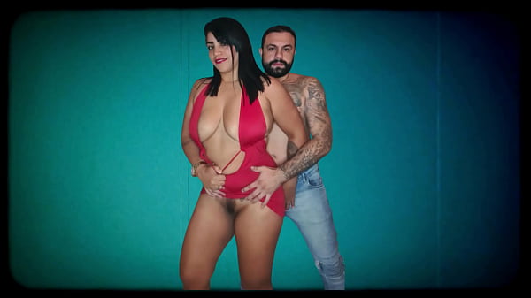 Ela tava s&oacute; de blusa e toca mas com a bucetinha de fora ficou facinha pra rola entrar 