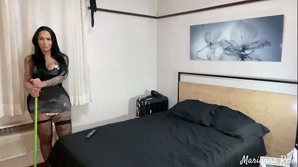 Era Pra Ter Sido S&oacute; Mais Um Dia De Faxina, Mas Tentei Ver Tv Na Hora Errada E O Chefe Me Pegou No Flagra, Tive De Dar Um Jeito De Ser Perdoada thumbnail