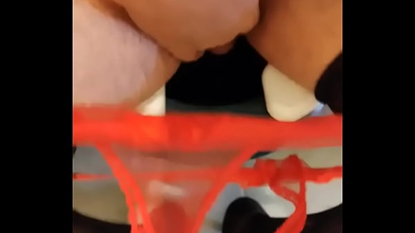 Adorable travesti con medias, pantimedias y tacones 