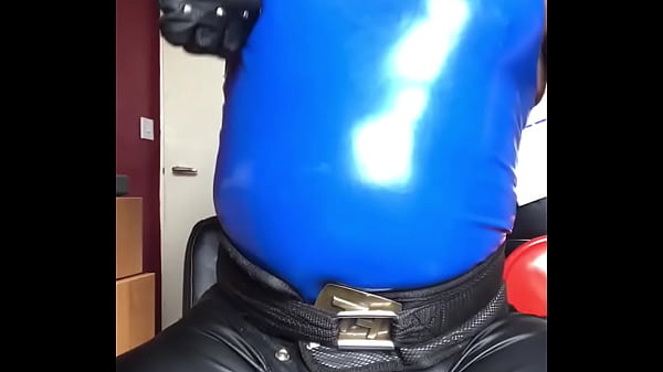 Rubbered Bodybuilder Titplay 