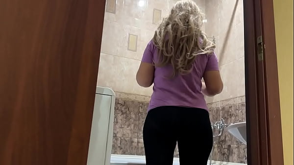 Play MP4 - Stepmom does blowjob when she wants anal sex and gets a dick in her big ass