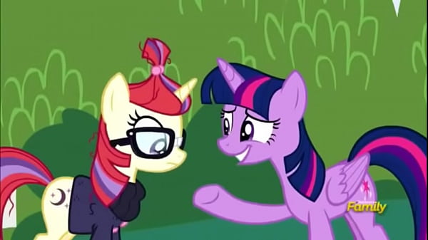 Beso de ponys lesbianas uwu 