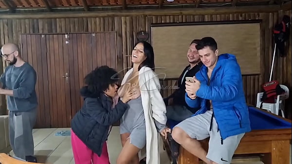 Putaria Duas Morenas Gostosas E 3 Homens thumbnail