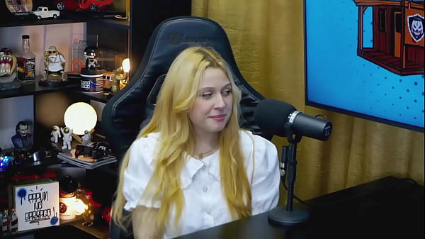 A ninfeta viamms avalia o mastro do ruan e deu uma boa nota ser&aacute; que ela gostou da rola dele p&aacute;pum no barraco