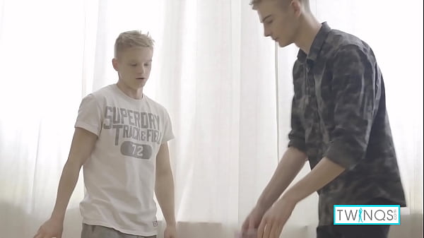 Anal Sex In The Massage Bed! Masseur Jacob Seduces & Cums On Pretty Lucas! 