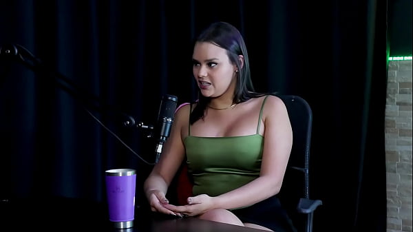 Começou como acompanhante_seu primeiro vídeo foi_com dois_homens_não manteve segredo da_família_e tem vontade de fazer_gang bang Maria_Bittencourt SHEER RED