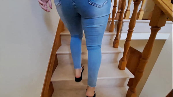 Sirvienta latina firma contrato para follar 1 minuto cada hora hasta que su jefe se corra