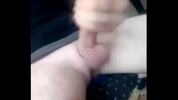 Matt Eagle wichst vor der Kamera das erste Mal.