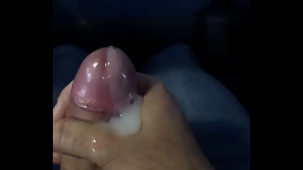 Pauz&atilde;o gozando dentro do &ocirc;nibus quebrado 