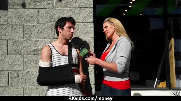 Hot sexy_amateur_babe needs a lift and takes cash17