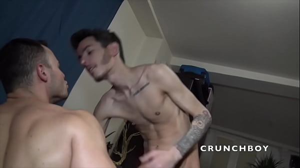 Mec Latino Au Cul Muscle Se Fait Doser Par Un Mec Chaud De Paris thumbnail