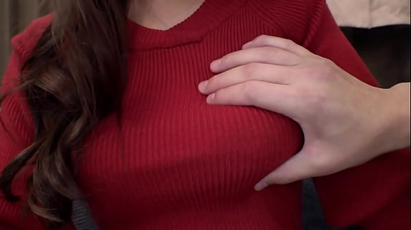 Play MP4 - 誘いを絶対に「断れない」訳アリ隠れ巨乳！お金の為なら全てを受け入れる！