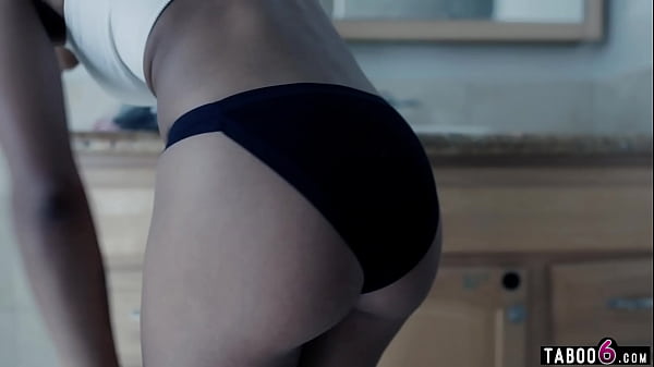 Play MP4 - Ebony teen Scarlit Scandal fucks a delivery guy during a pandemic