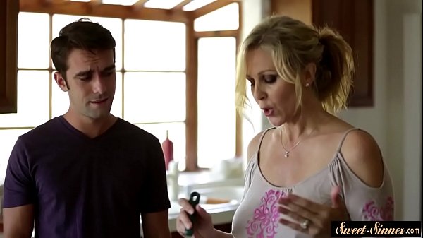 Play MP4 - Stunning stepmom spreads legs for stepson