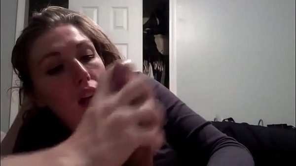 Mijn mooie gf en pijpbeurt voor de eerste keer