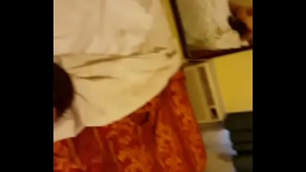 Play MP4 - Mi vesina puta se mete la verga sola