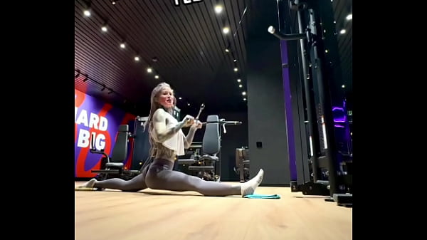 Challenge accepted the friend you send this video who can do the split goes to the gym is invited to participate in the 