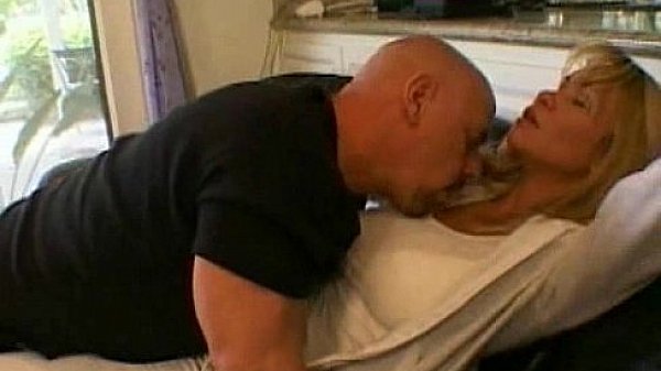 Deepthroat huge cock mature bitch 