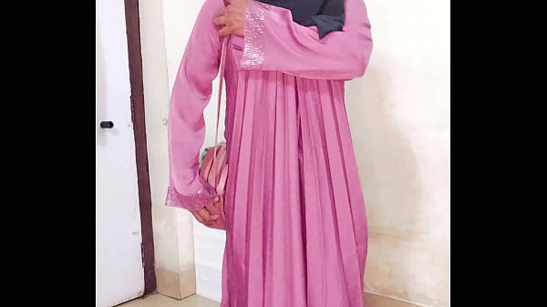 Arab muslim sissy shemale in nikab play and fuck 