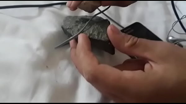BIG CUTE ROCK WHIT A CUTE PUSSY GETS FUCKED BY A RETARDED ROCK WHILE 2 HORNY LOOSERS WACH