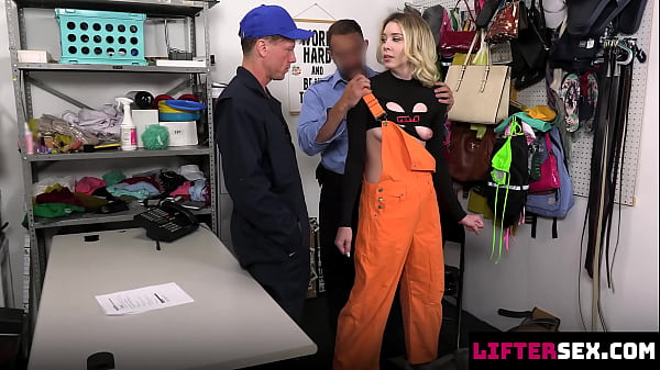 Nonton The Guard Knows How To Make These Charges Disappear - Liftersex thumbnail