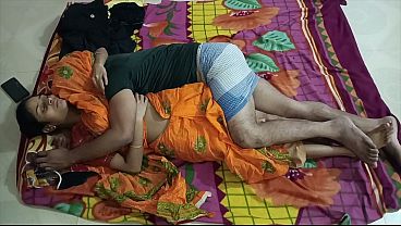 Nonton Horny Desi Bhabhi Seduces Devar For Rough Hard Fuck thumbnail