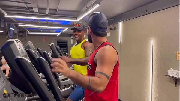 Metendo como boy do pau grosso na academia 