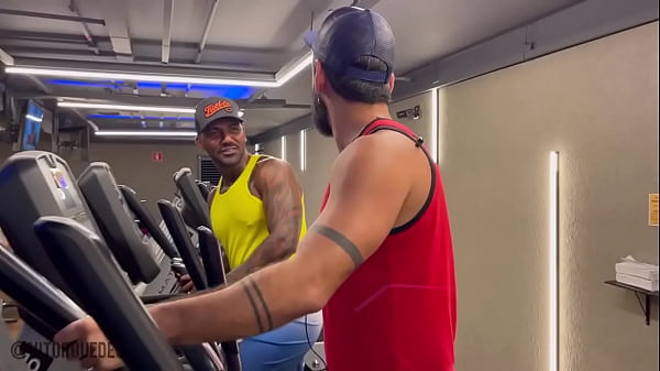 Play MP4 - Fudendo com o dotado da academia bareback em S&atilde;o Paulo