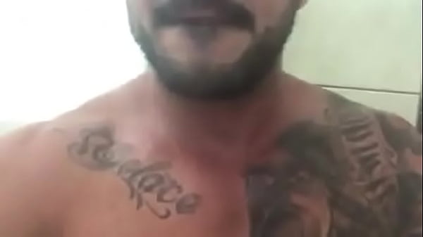 safadinho batendo  uma gostoso tatuado 