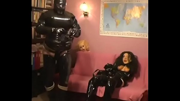 Play MP4 - Roxina2005FetishRubberGurlz300305XXL&period;MPG