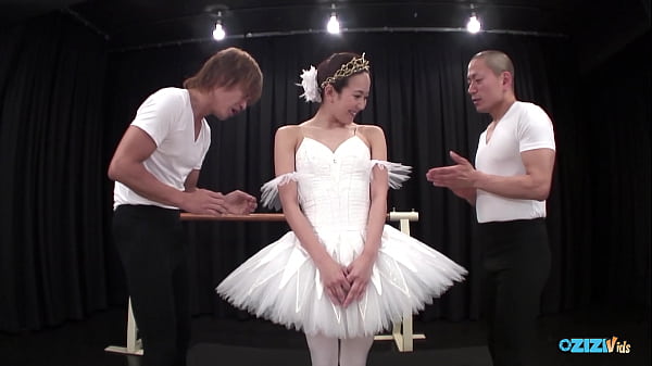 Nonton The Captivated Asian Dancers Praise Her Performance By Stimulating thumbnail