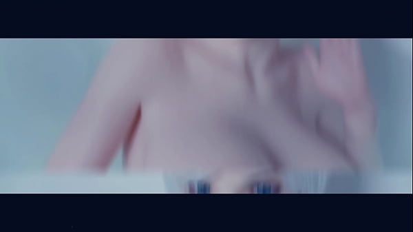 Eve&rsquo;s bouncy booty takes a serious ride 