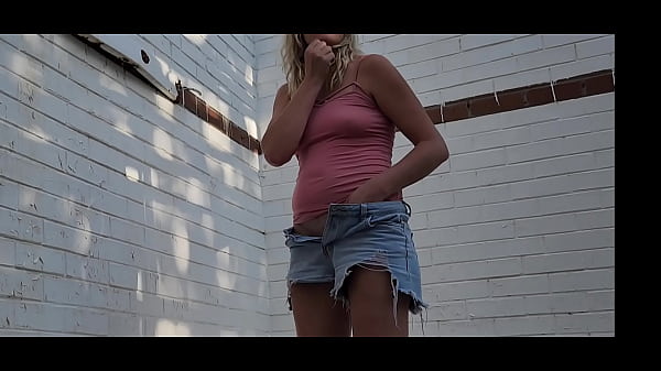 Nonton Fucking In Old Abondend Building thumbnail