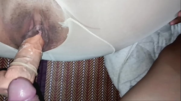 น้ำหีเลื่อนๆด้วยการแหย่มันเข้าไปในรูหี 