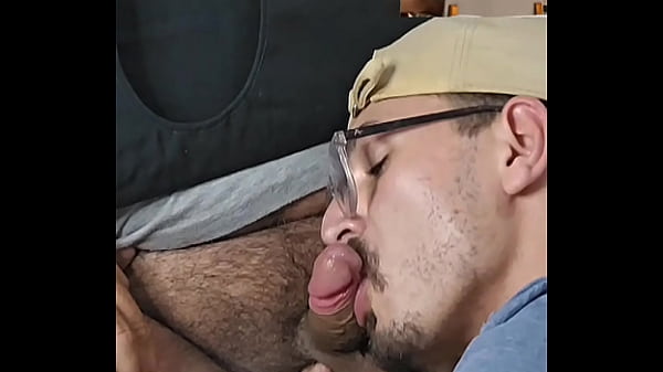 Olha Que Del&iacute;cia Esse Grand&atilde;o Me Dando Porra Na Cabine Caseira!!! thumbnail