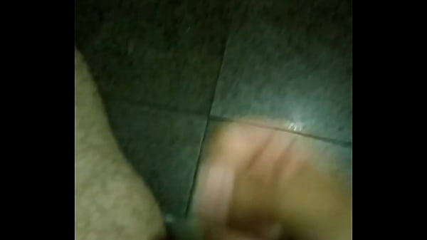 Pau com fimose gozando 