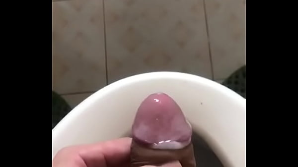 Thủ D&acirc;m Trong Wc thumbnail