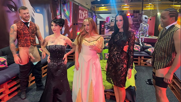 Nonton Gangbang With Friends In My House thumbnail